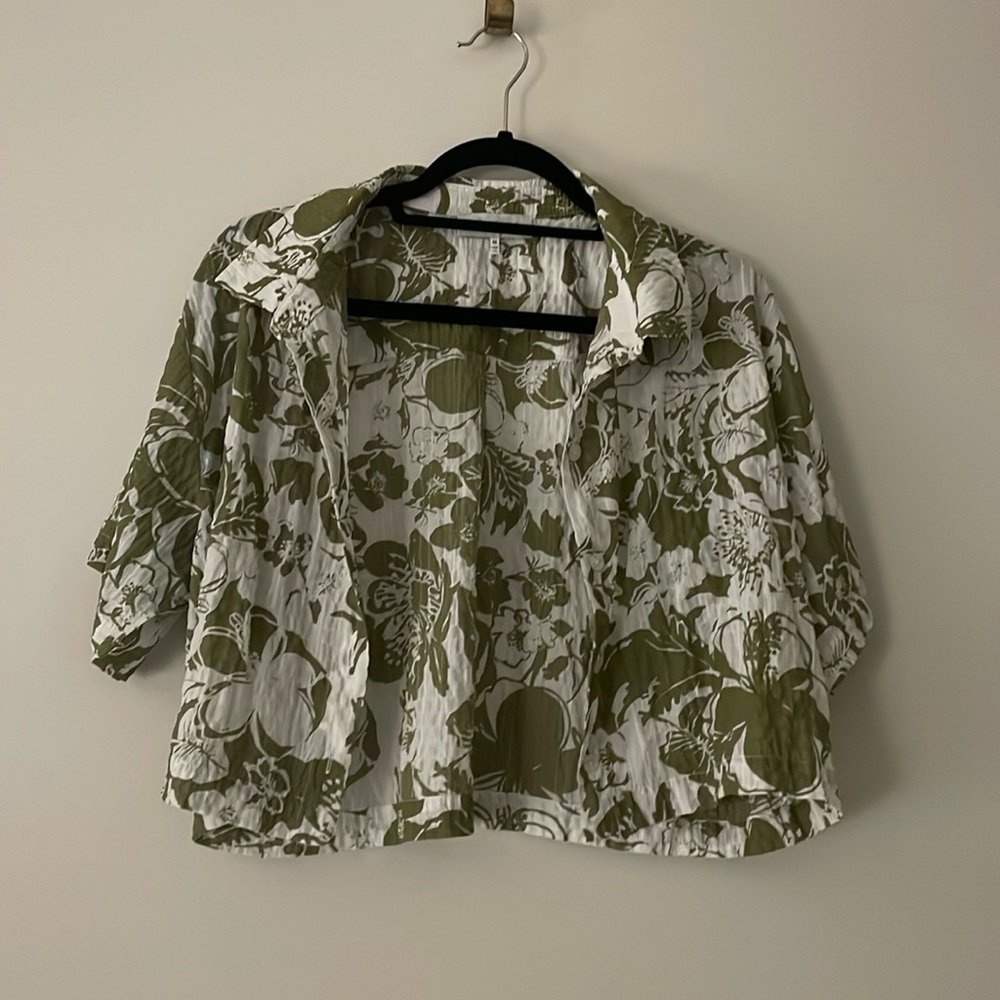 Green and white flowy floral button up 2 piece top and trousers